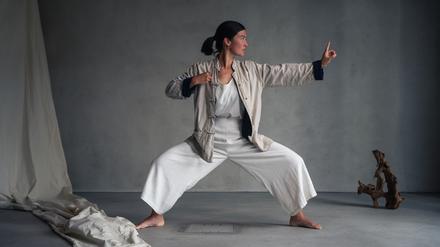 Lingji Wudong lehrt bei My Inner Health die Meditations- und Bewegungstechnik Qigong. 