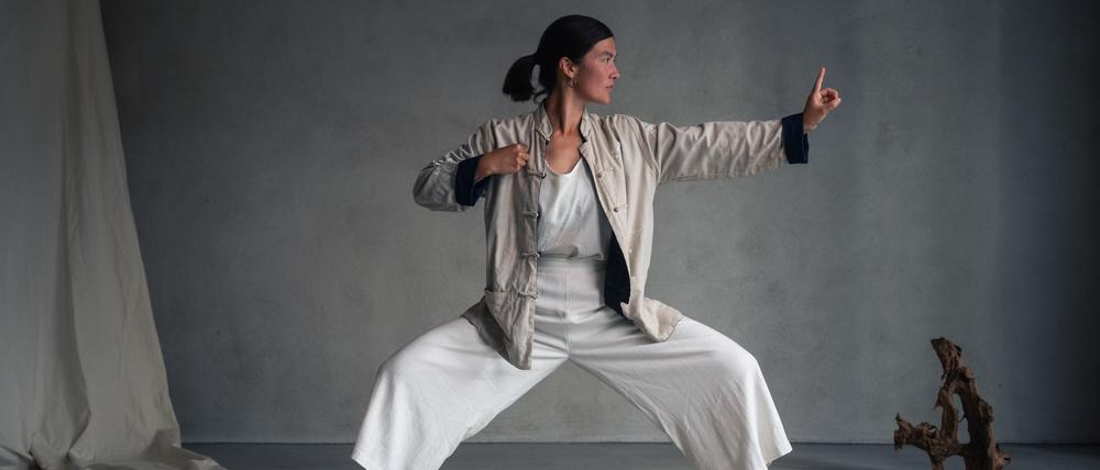 Lingji Wudong lehrt bei My Inner Health die Meditations- und Bewegungstechnik Qigong.