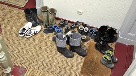 Schuhe im Hausflur – Gibt es Möglichkeiten, dem Nachbarn das Schuhlager zu verbieten?