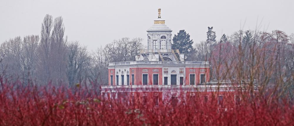 Im Marmorpalais im Neuen Garten in Potsdam kann seit Dienstag ein altes Tafelservice aus dem Bestand König Friedrich Wilhelms II. besichtigt werden. 