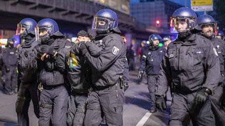 „Ganz überwiegend bleibt übermäßige Gewalt durch Polizeibeamte ohne strafrechtliche Folgen“, lautet ein Fazit des Forschungsprojekts.