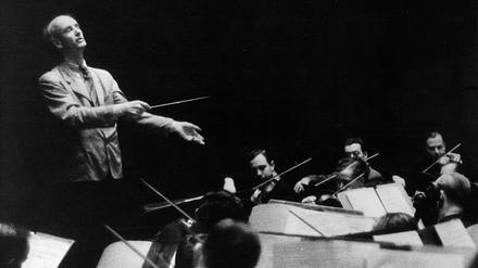 Wilhelm Furtwängler dirigiert 1940 die Berliner Philharmoniker. Vier jüdische Orchestermitglieder hatten sich gezwungen gesehen, Deutschland bis 1935 zu verlassen. 