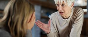 Je unglücklicher eine Frau in der Beziehung zu ihrem Mann ist, desto schwieriger gestaltet sich oft das Verhältnis zu ihrer Schwiegertochter.