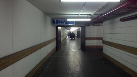 Der Korridor zum Entsorgungszentrum im „Minus-Bereich“ des Potsdamer Platzes.