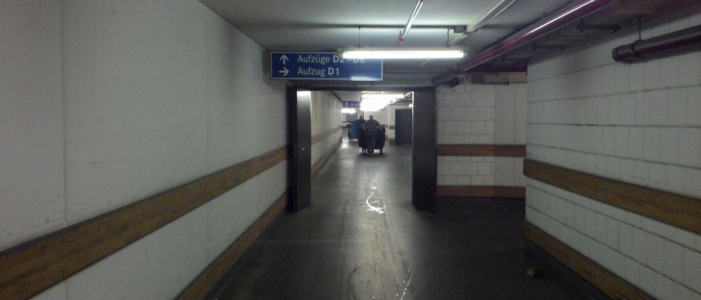 Der Korridor zum Entsorgungszentrum im „Minus-Bereich“ des Potsdamer Platzes.