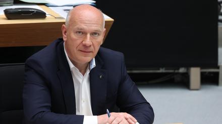 Kai Wegner (CDU), Regierender Bürgermeister, bei der Plenarsitzung des Berliner Abgeordnetenhauses. 