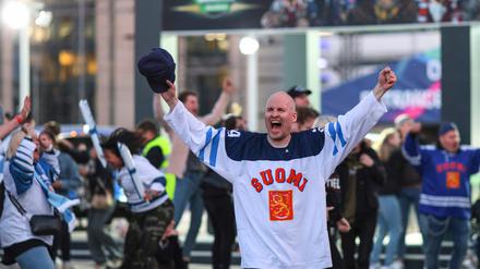 29. Mai 2022. Finnland ist gerade Weltmeister geworden, auf den Straßen in Tampere feiern die Menschen. 