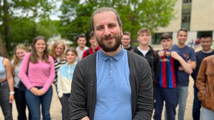Sebastian Telschow und sein Leistungskurs Geschichte (2. Semester) des Werner-von-Siemens-Gymnasiusm