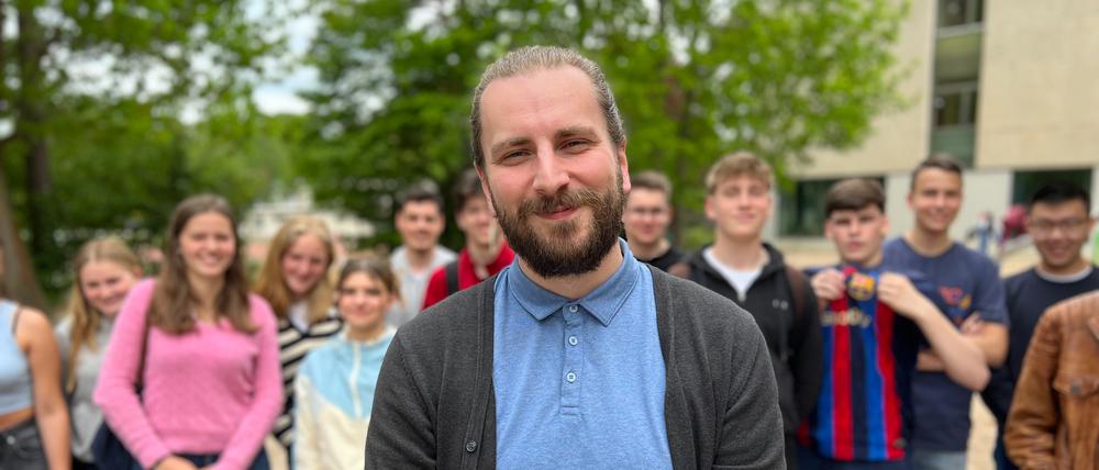 Sebastian Telschow und sein Leistungskurs Geschichte (2. Semester) des Werner-von-Siemens-Gymnasiusm