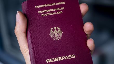 Ein Deutscher Reisepass (Symbolbild).