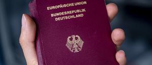 Ein Deutscher Reisepass (Symbolbild).