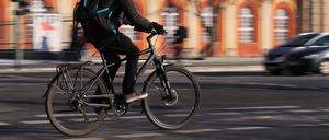 Zwei Radfahrer sind verletzt worden.