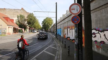Die SPD will für Babelsberg - hier die Rudolf-Breitscheid-Straße - untersuchen lassen, wo weniger Autos fahren könnten. 