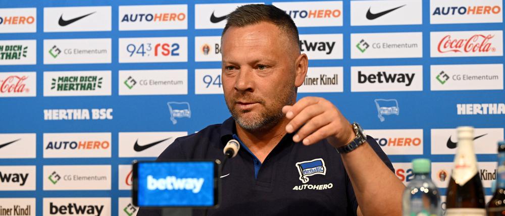Muss optimistisch sein. Herthas Trainer Pal Dardai. 
