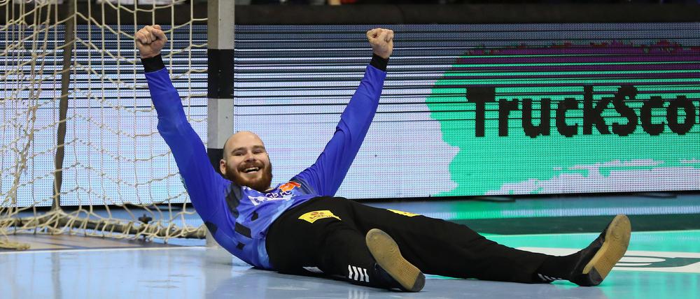 Mike Jensen freut sich mit seinen Magdeburger Kollegen über den Finaleinzug.