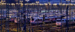 Streik in der Ferienzeit? Das möchte die Bahn ebenso vermeiden wie die Bahn-Gewerkschaft EVG. 