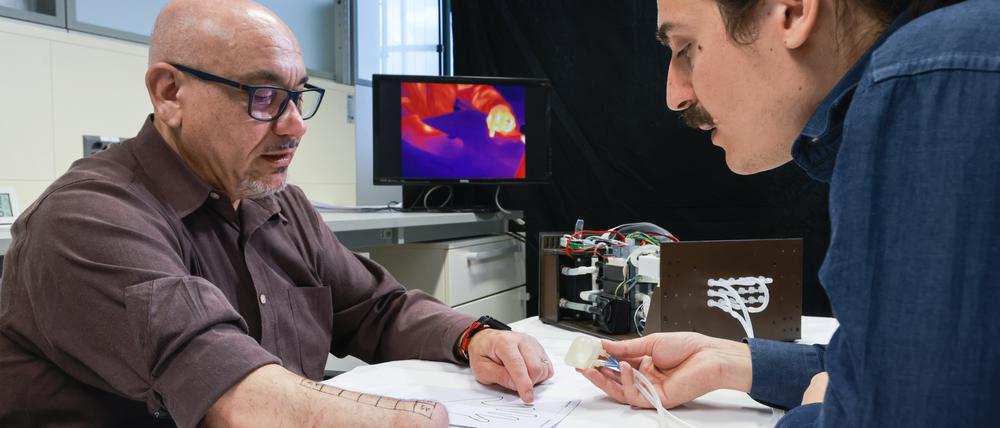 Ein „MiniTouch“-System kann bei unterarmamputierten Menschen die Wahrnehmung von Temperatur an der Stelle der fehlenden Hand ermöglichen.