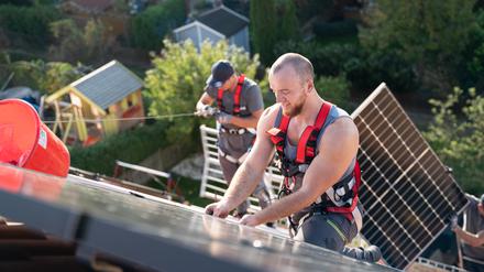 Der Vermieter von Solaranlagen Enpal sicherte sich zum Jahresstart 215 Millionen Euro und wurde dabei erstmals mit mehr als zwei Milliarden Euro bewertet.