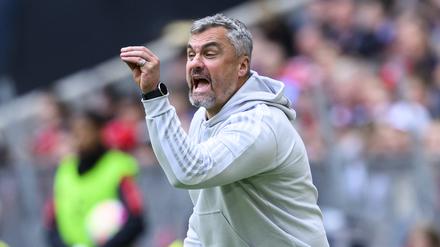 Thomas Reis und seine Schalker haben das 0:6 von München schnell abgehandelt.