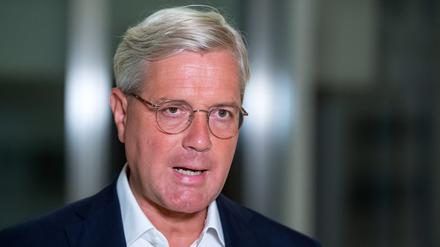 Norbert Röttgen (CDU) kritisiert die Warnung des russischen Präsidenten scharf.