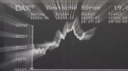  Frankfurt/Main: Der Aktienindex DAX auf der Anzeigetafel an der Börse. 