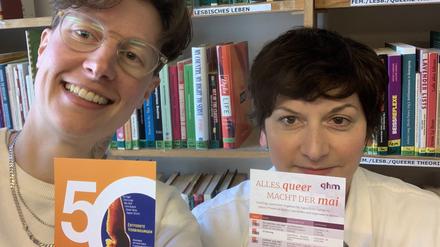 Lara Ledwa (l.) und Giuseppina Lettieri (r.) vom Spinnboden Lesbenarchiv.