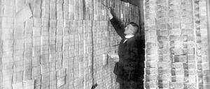 Auf dem Höhepunkt der Hyperinflation 1923 wussten selbst Banken kaum noch, wo sie die nicht versiegende Geldflut wohl lagern könnten.