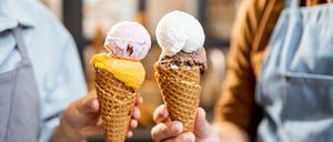 Frühlingsgefühl in der Waffel. In Berlin bricht die Eiszeit an.