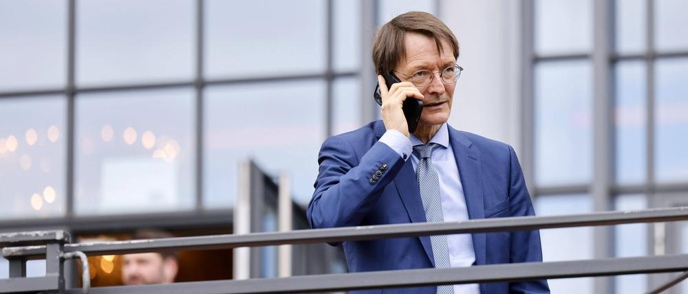 Karl Lauterbach bei der Verleihung des Staatspreises des Landes NRW an Bundeskanzlerin a. D. Dr. Angela Merkel am 16. Mai.