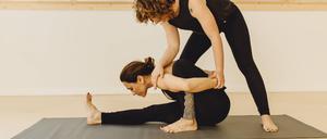 Manche Pandemie-geplagte Lehrkräfte suchen Ausgleich beim Yoga (Symbolfotos).