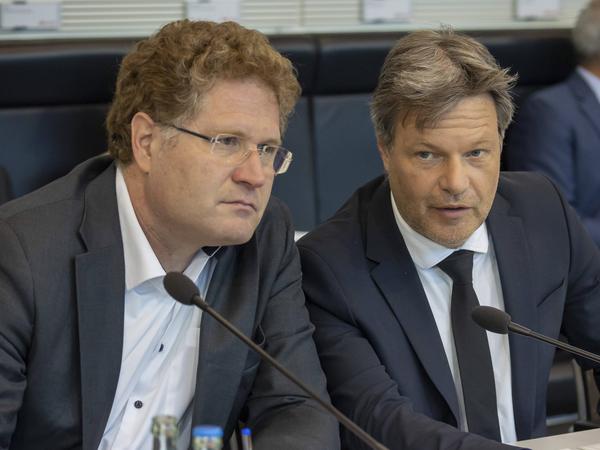 Robert Habeck und Patrick Graichen in einer gemeinsamen Sitzung (Archivbild).