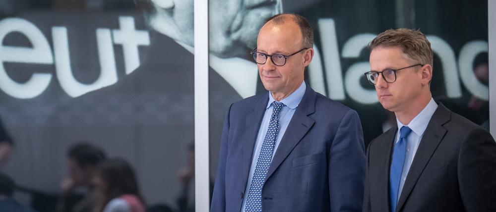 Friedrich Merz und Carsten Linnemann zur Vorstellung der Mitgliederumfrage zum Grundsatzprogramm der CDU (Archivbild)