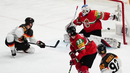 Nico Sturm traf gegen die Ungarn doppelt, hier erzielt er das 4:0.