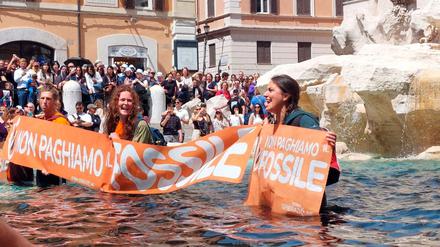 Protest-Attacke auf den Trevi-Brunnen.
