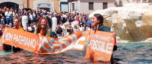 Protest-Attacke auf den Trevi-Brunnen.