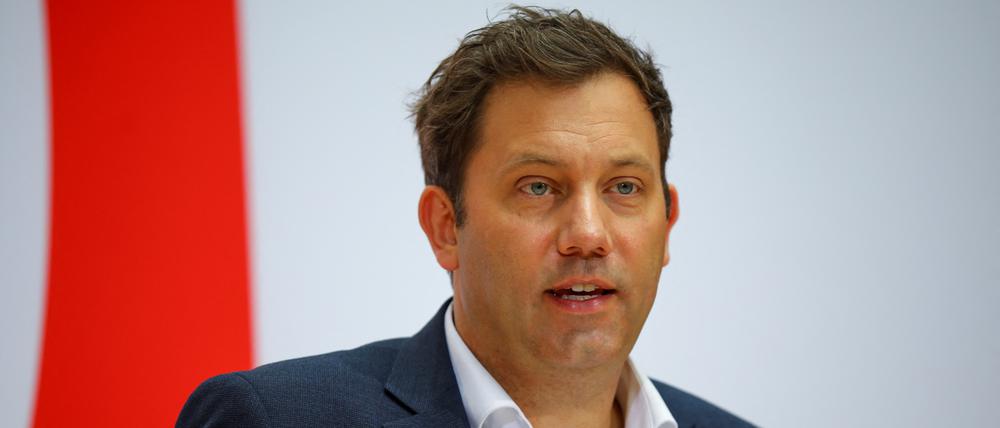 SPD-Chef Lars Klingbeil hat die Bundesregierung aufgerufen, rasch sowohl über Wirtschaftshilfen als auch die Kindergrundsicherung zu entscheiden (Archivbild).