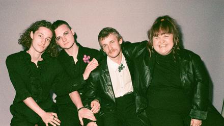 band bipolar feminin, der credit ist Apollonia Theresa Bitzan