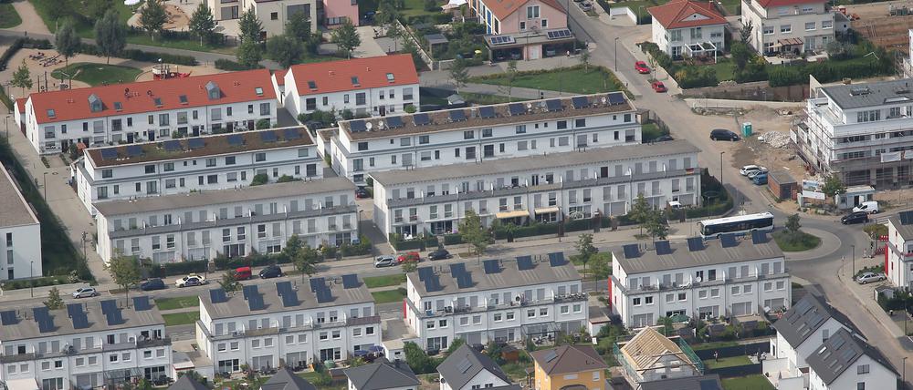 Immobilieninteressenten können völlig neu kalkulieren: Denn das seit Mai geltende 49-Euro-Ticket für den Nahverkehr lässt im Umland neue Gemeinden in den Fokus rücken.