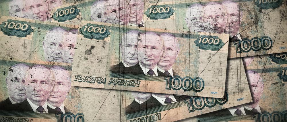 Rubelscheine, in die das Porträt von Wladimir Putin montiert ist.