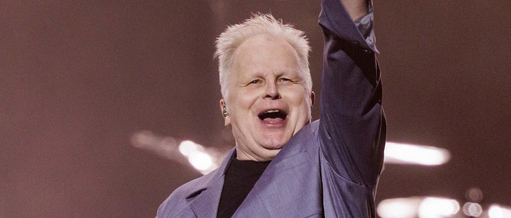 Herbert Grönemeyer, 67, ist der Duracell-Hase des deutschen Pop. Unentwegt fordert er zum Armwedeln auf und erteilt Mitklatschbefehle. 