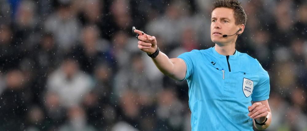Der deutsche Fifa-Schiedsrichter Daniel Siebert