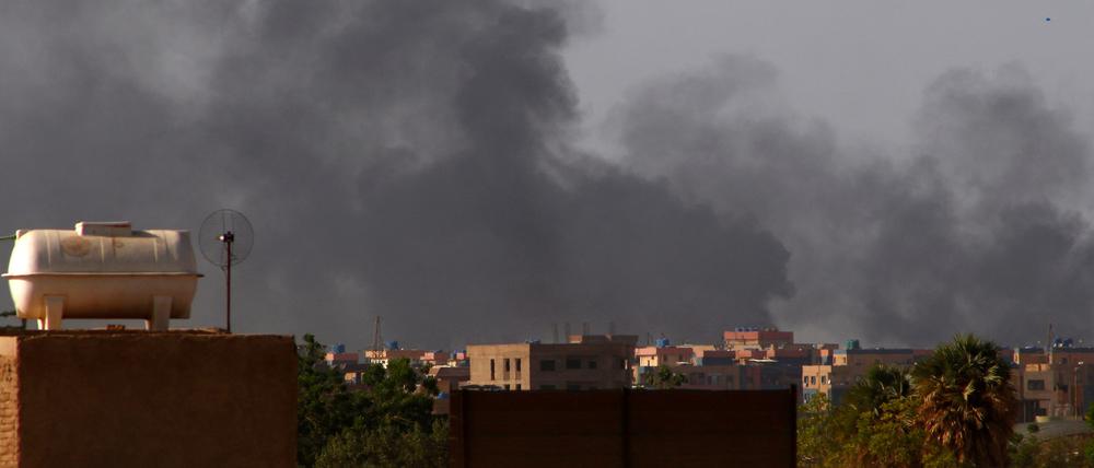 Rauchwolke über der sudanesischen Hauptstadt Khartum