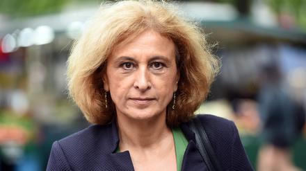 Canan Bayram, Bundestagskandidatin von Bundnis 90/Die Grünen für den Berliner Wahlbezirk Friedrichshain-Kreuzberg, geht am 21.08.2017 in Berlin durch Kreuzberg. (zu dpa «Auf Ströbeles Spuren in Kreuzberg: Die Grüne Canan Bayram» vom 11.09.2017) Foto: Maurizio Gambarini/dpa +++(c) dpa - Bildfunk+++