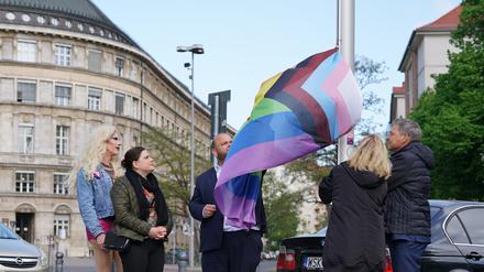  Regenbogenfahne am Rathaus Schöneberg