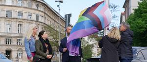 Regenbogenfahne am Rathaus Schöneberg