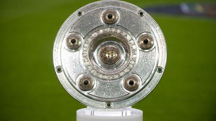 Wohin mit dem Ding? Nach Dortmund, denn da gehört sie diesmal hin.