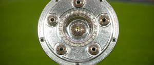 Wohin mit dem Ding? Nach Dortmund, denn da gehört sie diesmal hin.