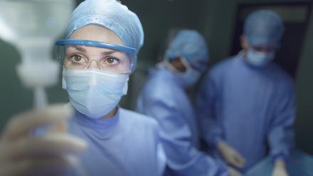 Wenn es ernst wird: Patienten sollten wichtige Fragen vorher geklärt haben. Das kann man in einer Patientenverfügung tun oder mit Hilfe einer Patientenvollmacht. 