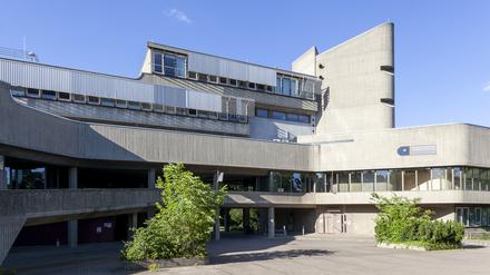 Das 1974 von Hermann Fehling und Daniel Gogel entworfene frühere Institut für Hygiene und Mikrobiologie an der Steglitzer Krahmerstraße.