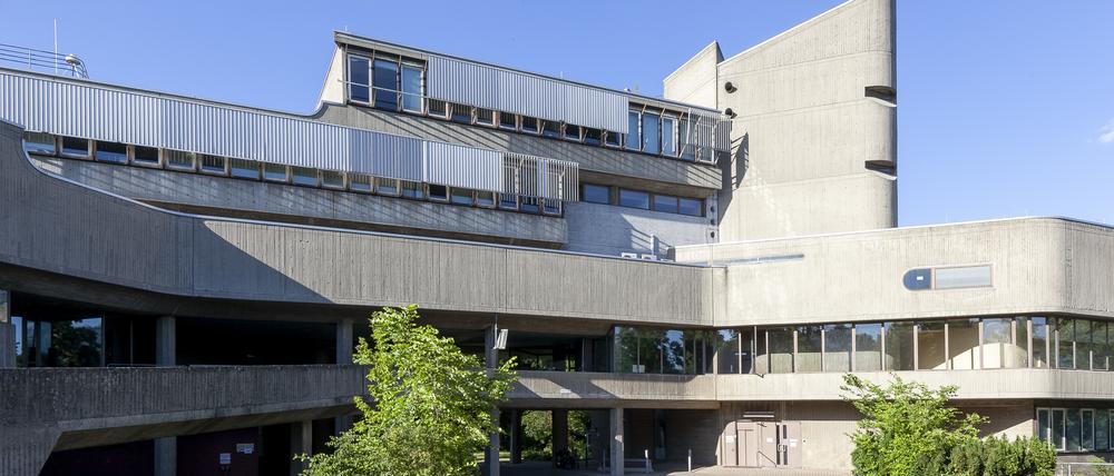 Das 1974 von Hermann Fehling und Daniel Gogel entworfene frühere Institut für Hygiene und Mikrobiologie an der Steglitzer Krahmerstraße.